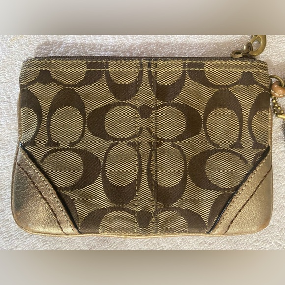 Coach Wristlet Vintage Classic Design - Picture 2 of 12